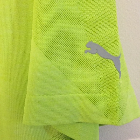 Puma Dry performance fit Men’s Shirt NEW Size Medium keeps sweat away from skin - Picture 3 of 5